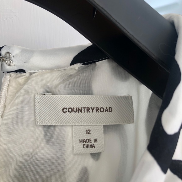 Country Road Dress - Picture 2 of 7